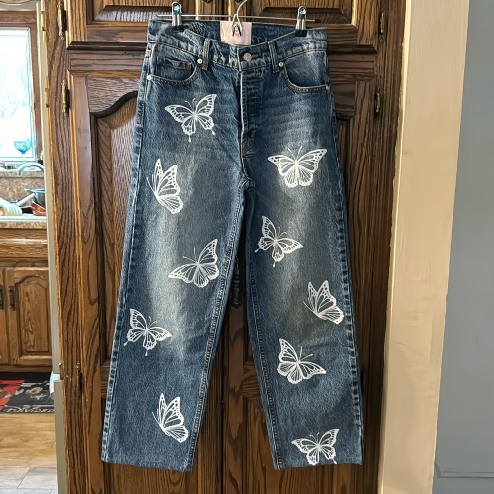 EUC!🩷REVICE denim jeans with butterfly decorations!Size 25